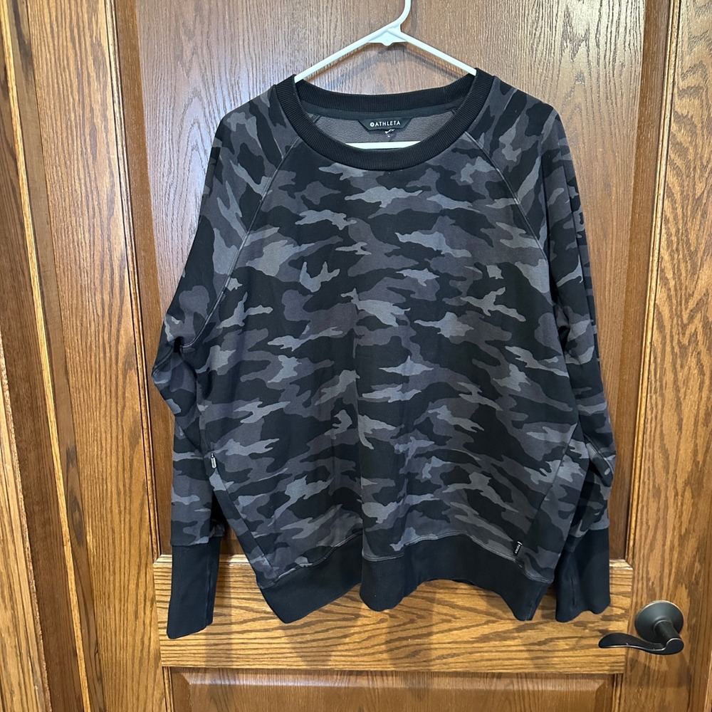 ATHLETA Camo Sweatshirt Pullover Crewneck Long Sleeve Activewear‎ Women